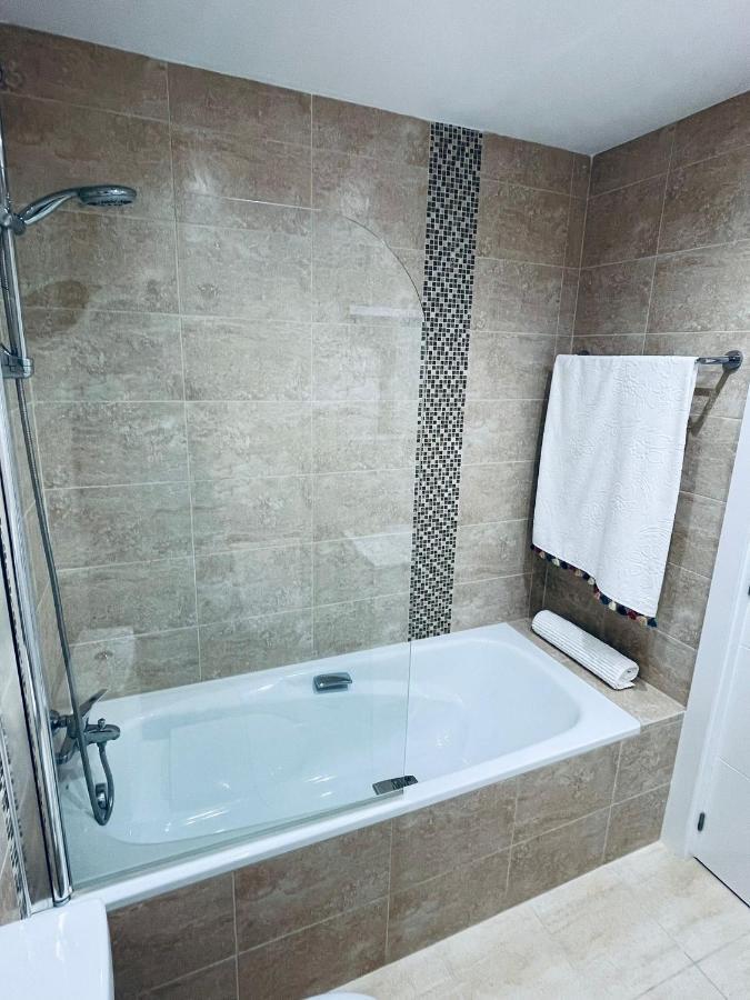 Fantastic New Townhouse /Front Beach/2Bedr/2,5Bath Estepona Exterior foto
